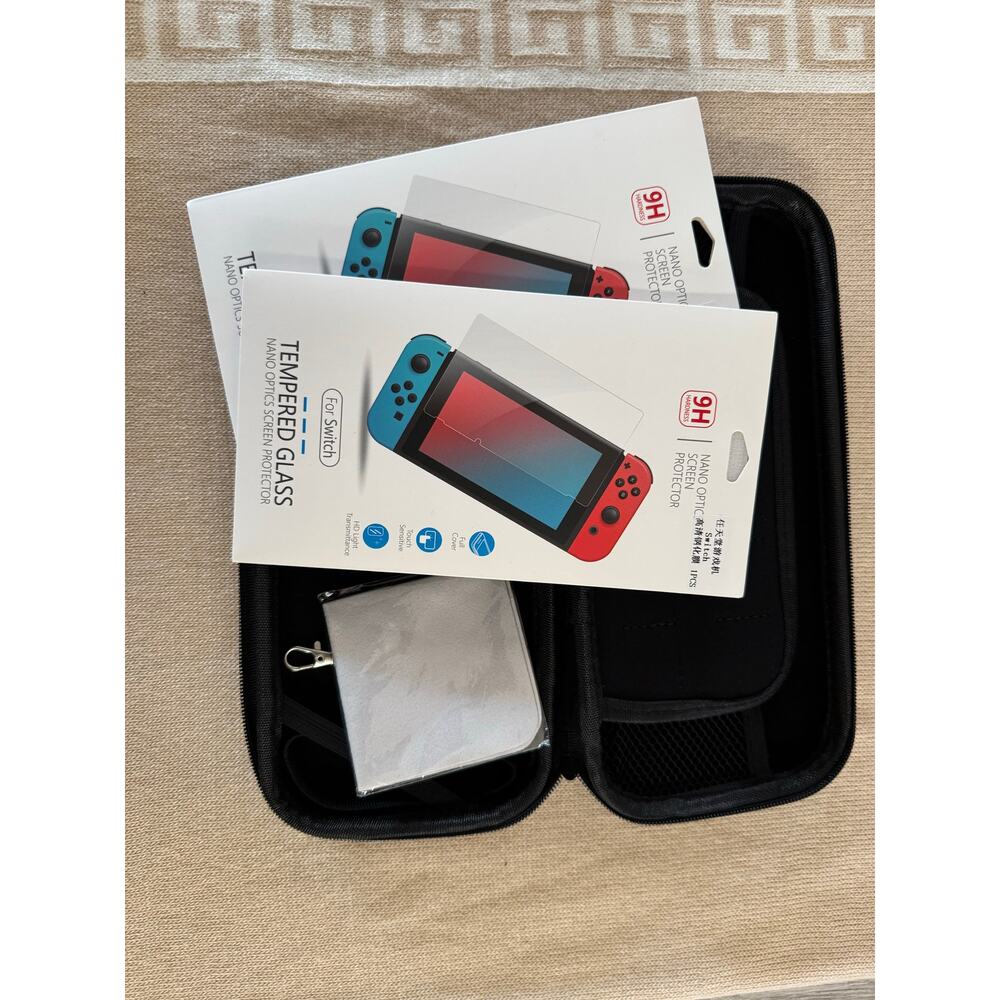 Nintendo Switch Accessory Set - Carry Case + Screen Protector - Picture 2 of 4